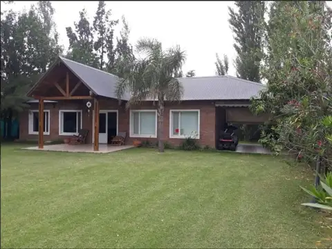 Casa con piscina en Soldini