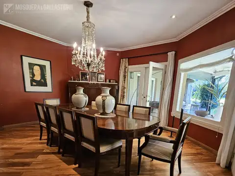 Casa en Alquiler con 10 cocheras
