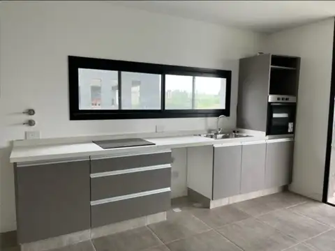 Casa en Venta con 4 cocheras