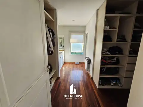 Casa 16 ambientes con 4 baños