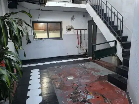 5 AMBIENTES A REFACCIONAR PATIO TERRAZA