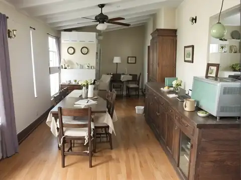 Casa 9 ambientes con 4 baños