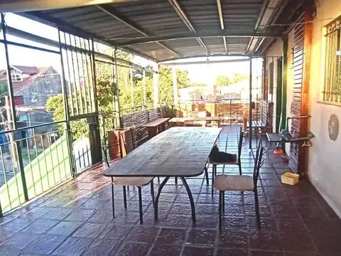 Casa 4 ambientes con 1 baño
