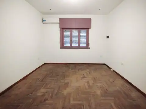 CASA EN LOTE PROPIO CON COCHERA