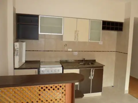 1 AMBIENTE A ESTRENAR CON BALCÓN C/FRENTE, BAÑO COMPLETO, PLACAR - APTO PROF O VIVIENDA