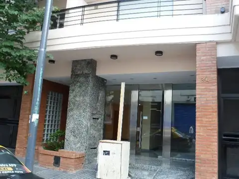 1 AMBIENTE A ESTRENAR CON BALCÓN C/FRENTE, BAÑO COMPLETO, PLACAR - APTO PROF O VIVIENDA