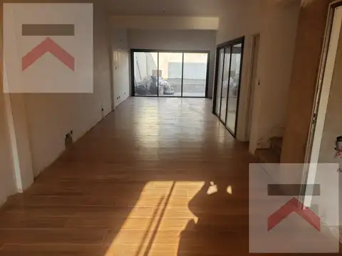 Depto Tipo Casa en Venta con 1 cocheras