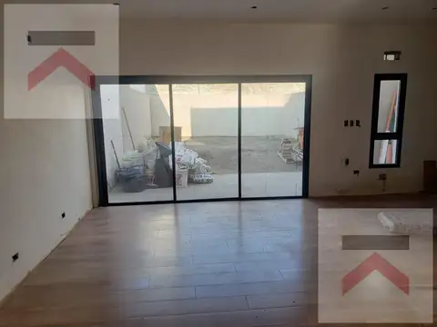 Depto Tipo Casa 4 ambientes con 2 baños