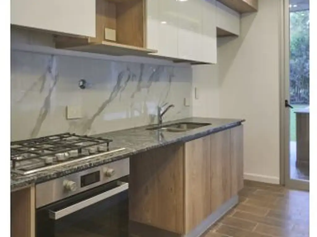 CASA DE 3 DORMITORIOS CON COCHERA, GALERÍA Y PISCINA - Foto 48