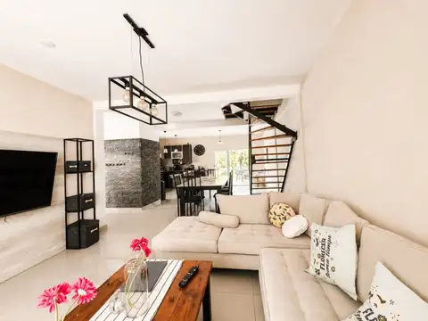 CASA EN VENTA EN PILAR