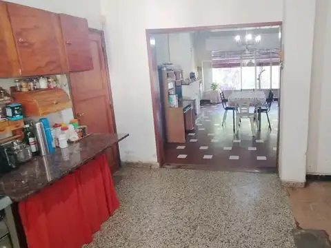 Casa 5 ambientes con 2 baños