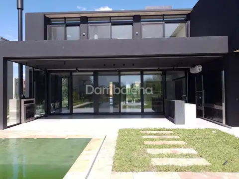 Casa 5 ambientes con 5 baños