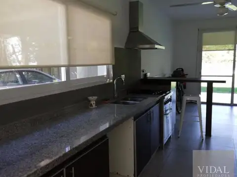 Casa 4 ambientes con 4 baños
