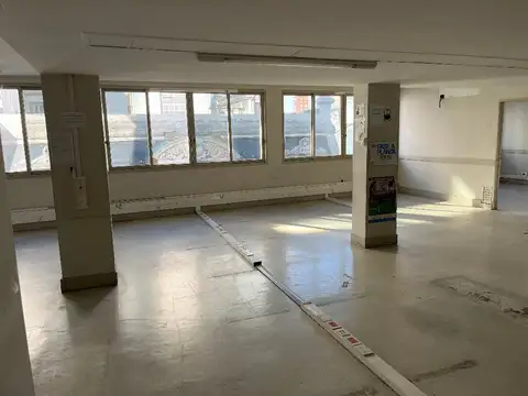 Oficina en Alquiler con 2 cocheras