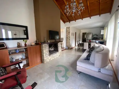 Casa 3 ambientes con 2 baños