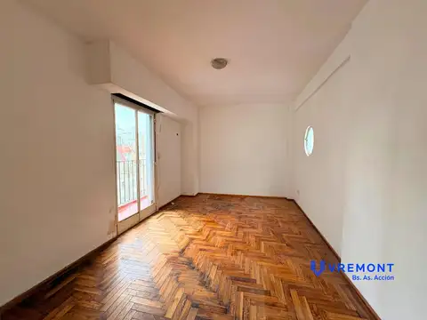 Alquiler de departamento monoambiente con balcón en el barrio de Congreso.