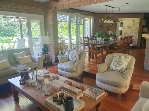 Casa en Venta con 5 cocheras