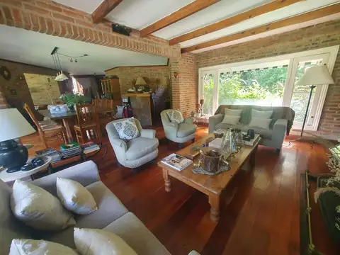 Casa 5 ambientes con 3 baños