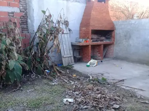 Casa 3 ambientes con 2 baños