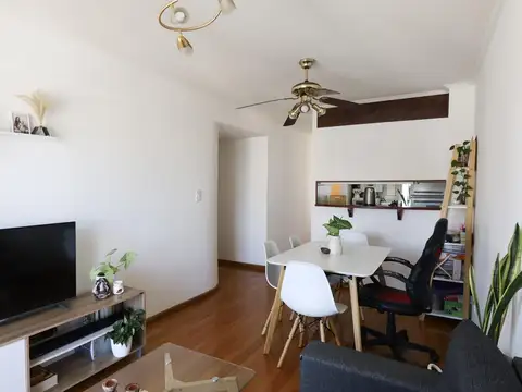 Venta Departamento dos dormitorios   cochera. Montevideo y Corrientes. Rosario