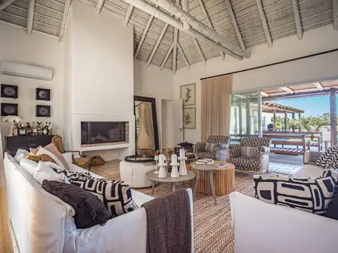 Casa en venta de 5 dormitorios en Laguna Escondida 100