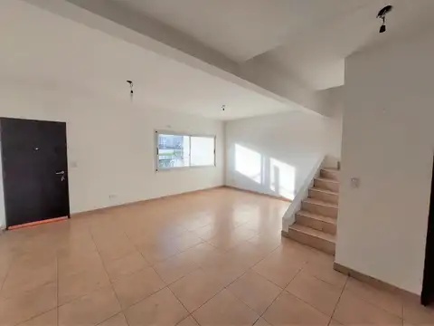 Duplex con cochera en Alquiler En Ramos Mejia