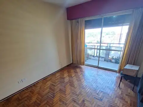 EXCELENTE DEPTO. 3 AMB. CON DEPENDENCIA AL FRENTE