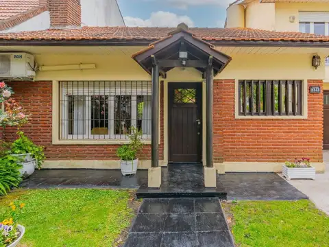 Casa 5 ambientes con 2 baños