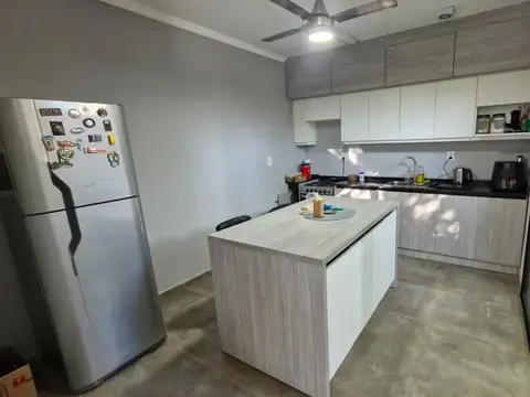 MODERNA CASA EN VENTA- BARRIO FEDERACION MEDICA