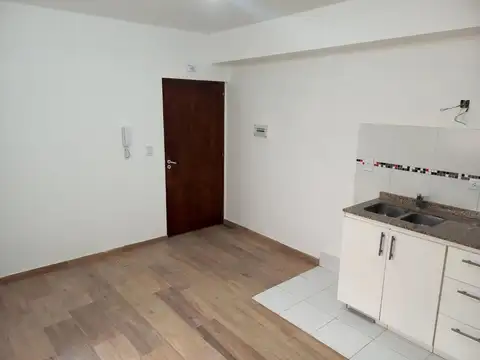 Esteban Echeverría 100