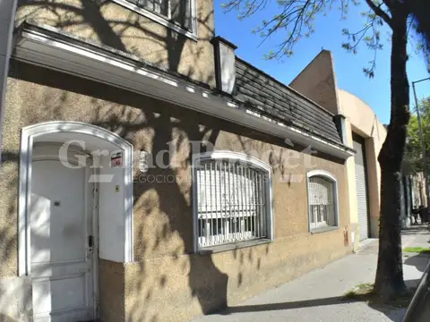 Venta Casa 5 Ambientes con Patio y Terraza en Venta