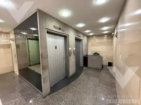 Oficina 4 ambientes con 2 baños
