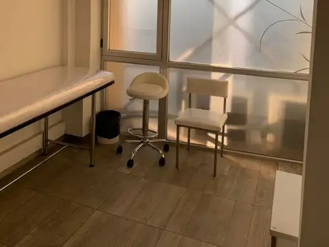 Oficina 5 ambientes con 2 baños