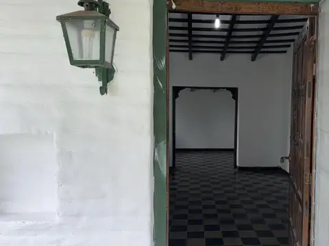 Casa 6 ambientes con 2 baños