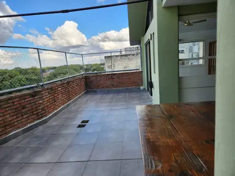 25 De Mayo 100, Piso 7