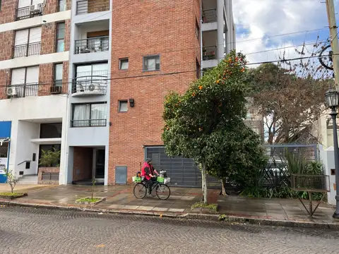 Duplex con gran terraza y parrilla. Muy buena vista