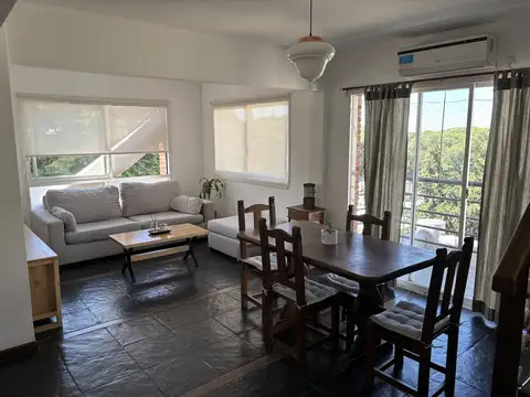 Duplex con gran terraza y parrilla. Muy buena vista 