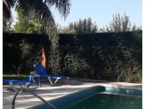Casa 8 ambientes con 2 baños