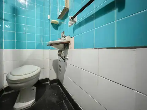 Casa 7 ambientes con 1 baño