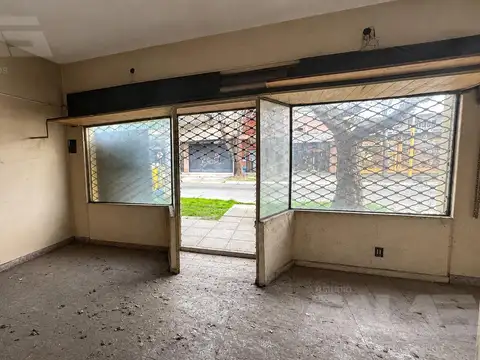 Casa 6 ambientes con 2 baños