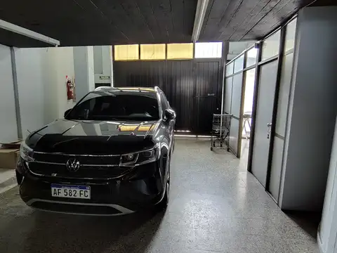 Oficina en Alquiler con 3 cocheras