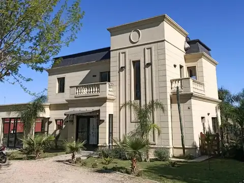 CASA EN VENTA ESTILO FRANCES 6 AMBIENTES