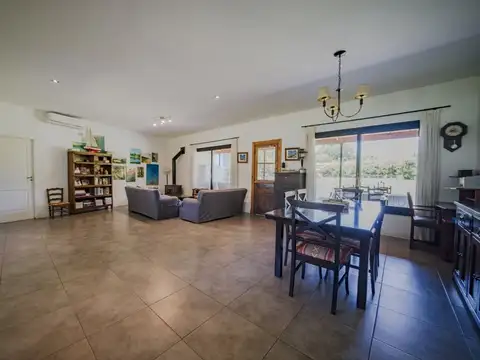 VENTA CASA 4 AMB + DEPENDENCIA Y PILETA EN PILAR