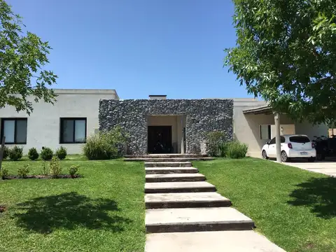 Casa en alquiler en Pilara - Amoblada - URDAPILLETA PROPIEDADES