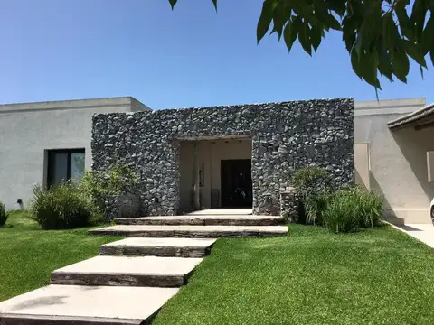 Casa en Alquiler al Sureste
