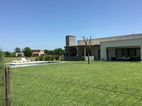 Casa en Alquiler en Pilara, USD 4.000