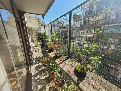 Venta semipiso 4 ambientes dependencia y balcon, Caballito