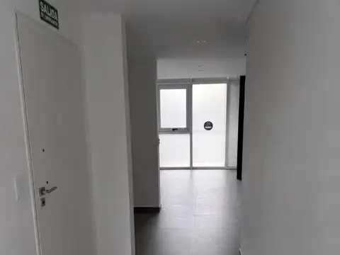 Oficina comercial en excelente ubicación con 4 cocheras
