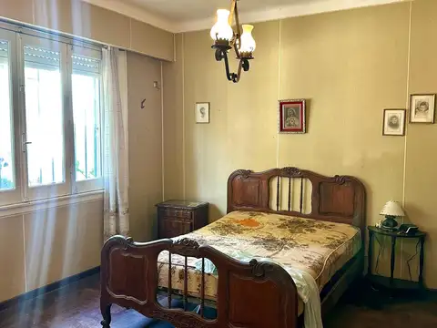 Casa en Venta con 4 cocheras