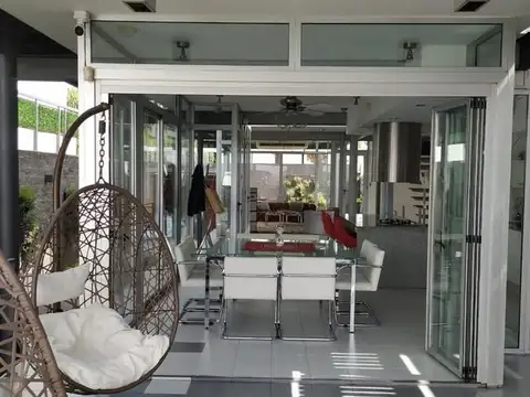 EXCELENTE CATEGORIA CASA VANGUARDISTA 4 AMBIENTES